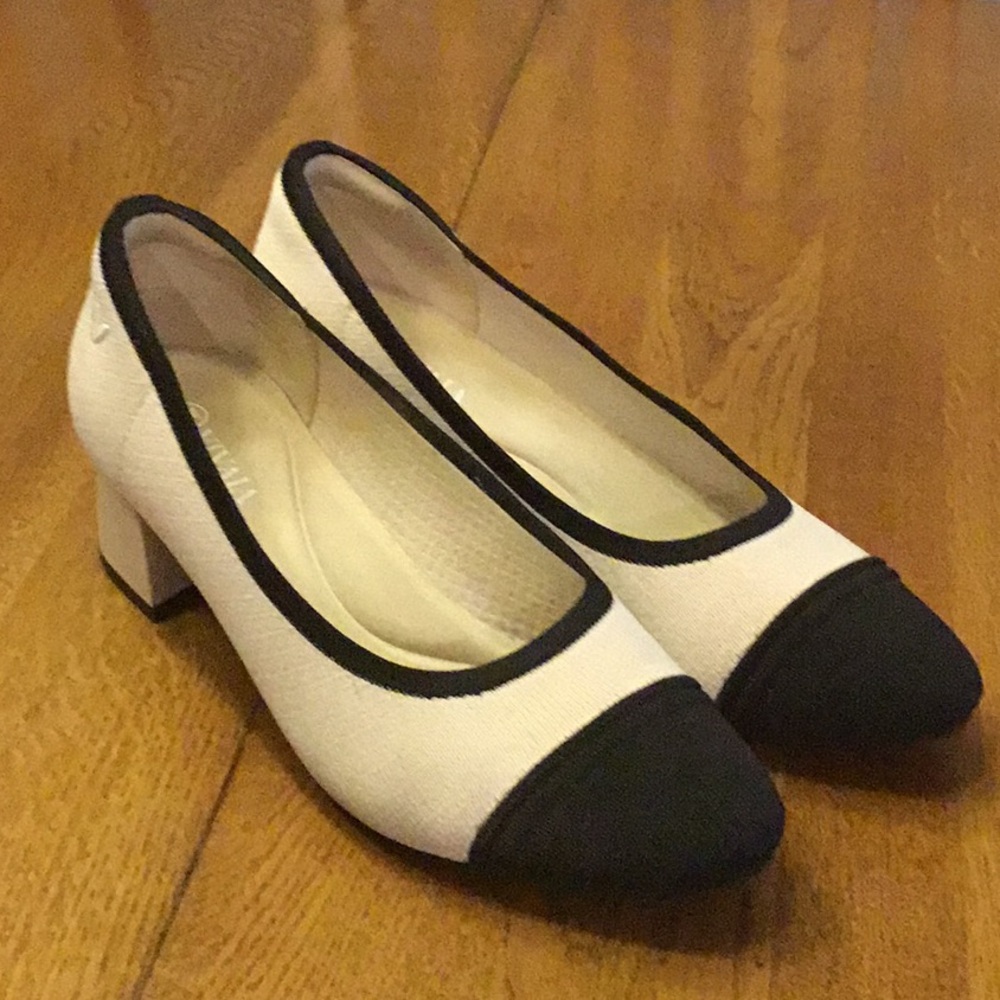 Classic Two-Tone Block Heel Pumps - Black and Cream